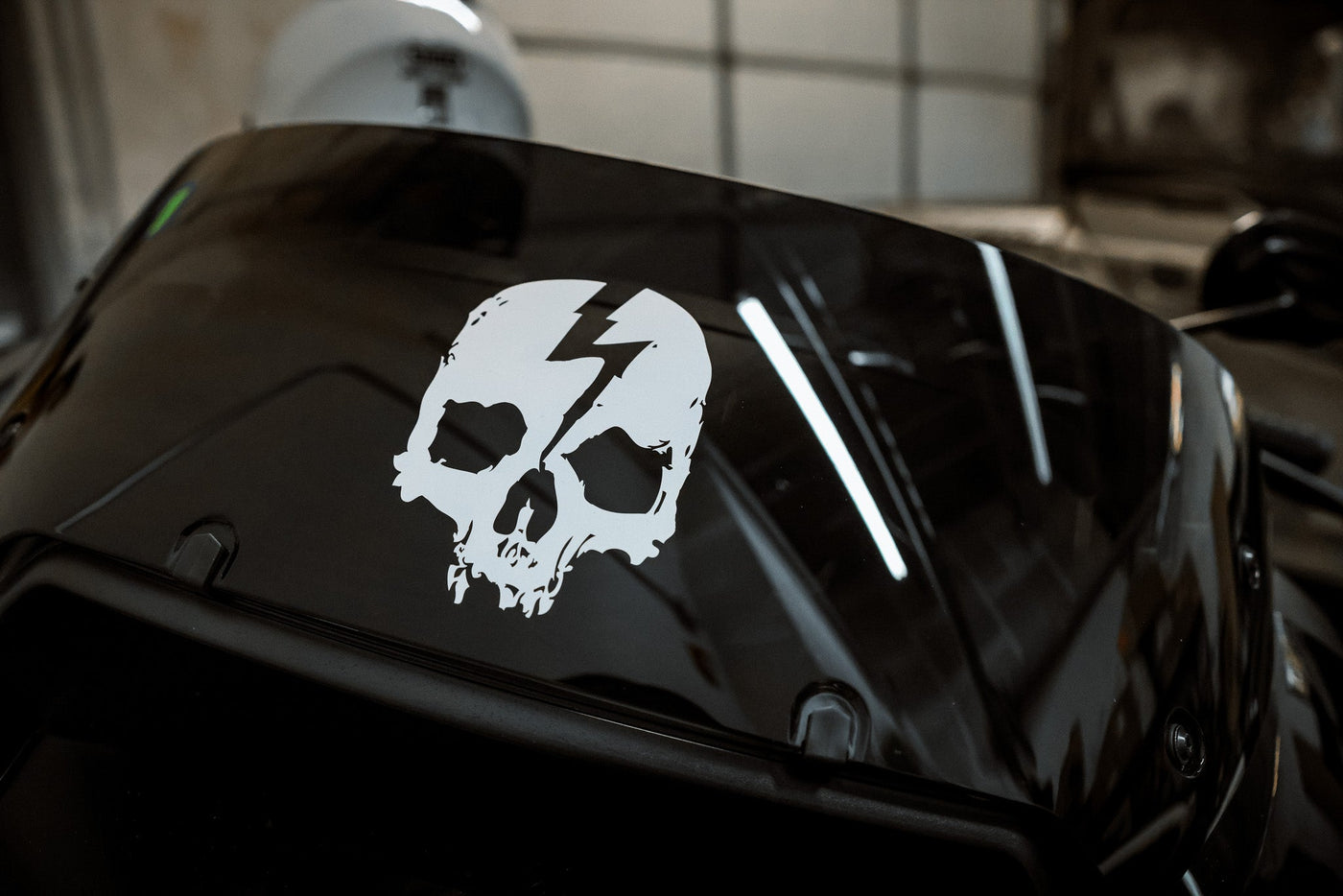 SKULL LOGO DECAL MEDIUM - Born Scum